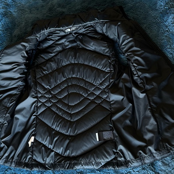 The North Face 550 Down Puffer Vest - Black - Size S - Picture 4 of 6